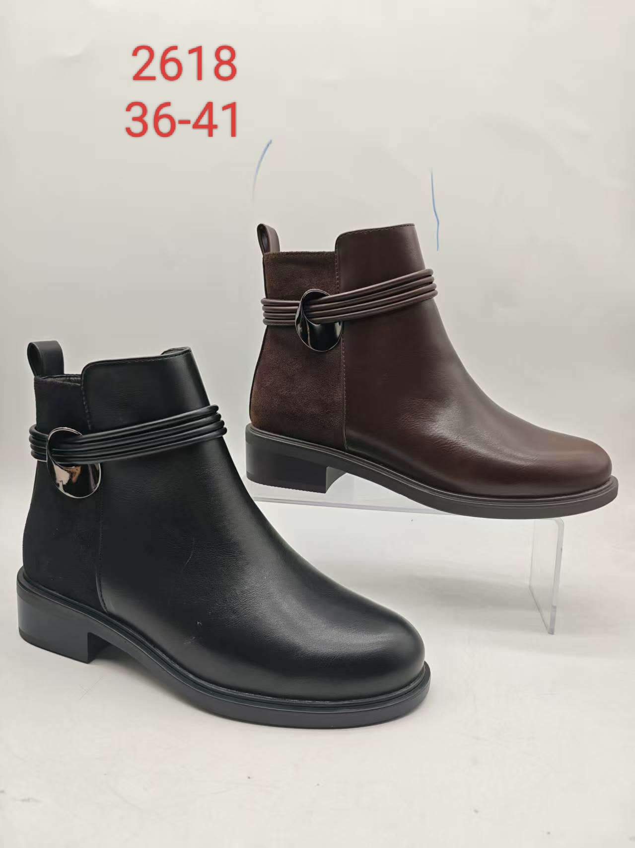 Botín de tacón bajo con tiras y hebilla