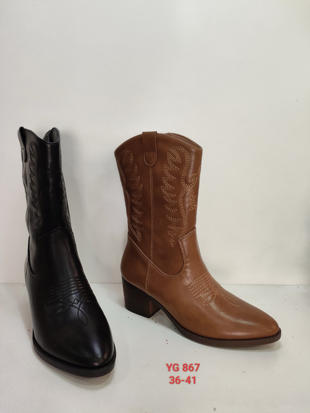 Bota media estilo cowboy con bordado