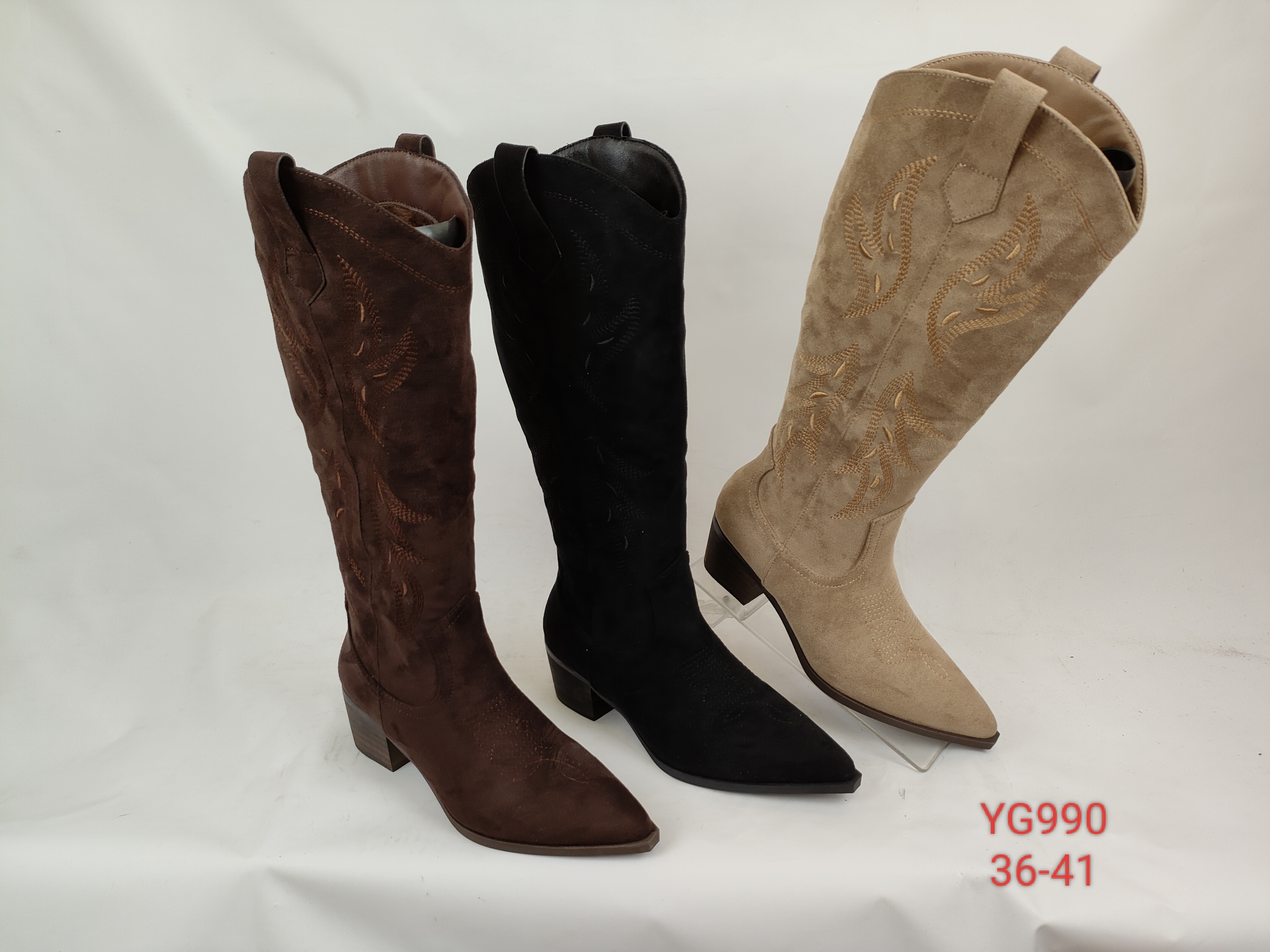 Bota campera alta con bordado y tacón ancho