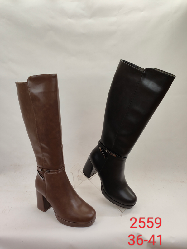 Bota alta de tacón ancho con tira al tobillo