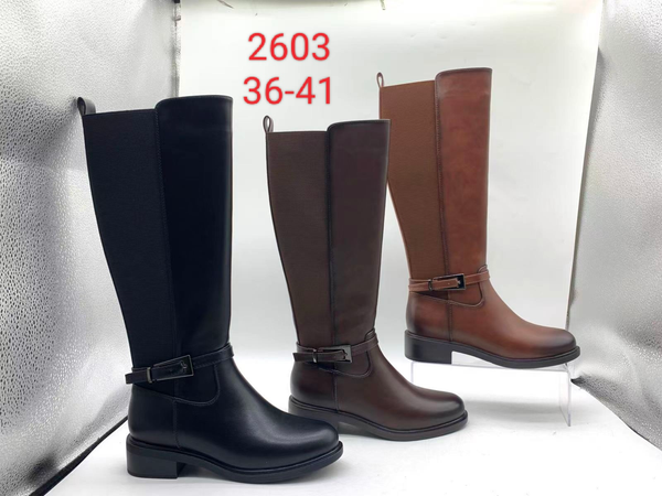 Bota alta con panel elástico y hebilla lateral