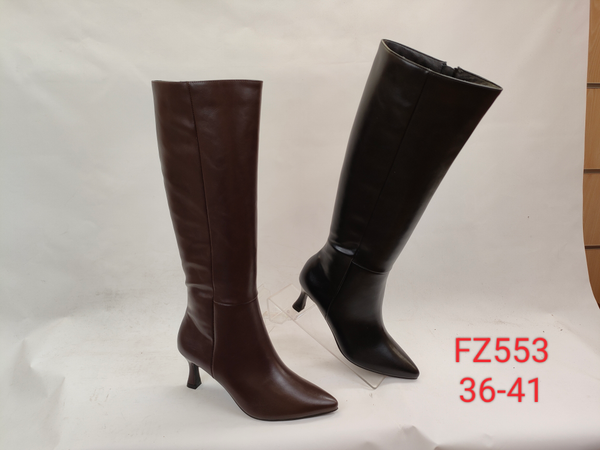 Bota alta lisa de punta fina y tacón fino