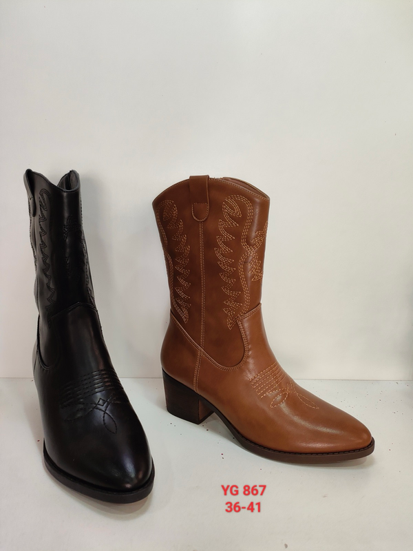 Bota media estilo cowboy con bordado