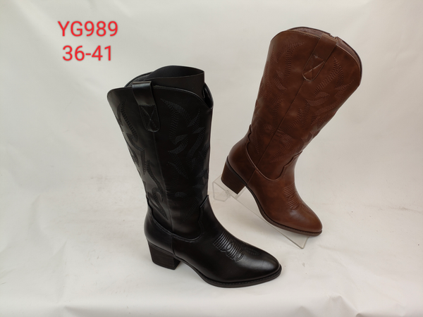 Bota campera con bordado y puntera perfilada