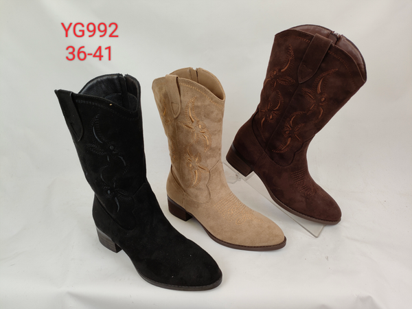 Bota campera con bordado y tiradores